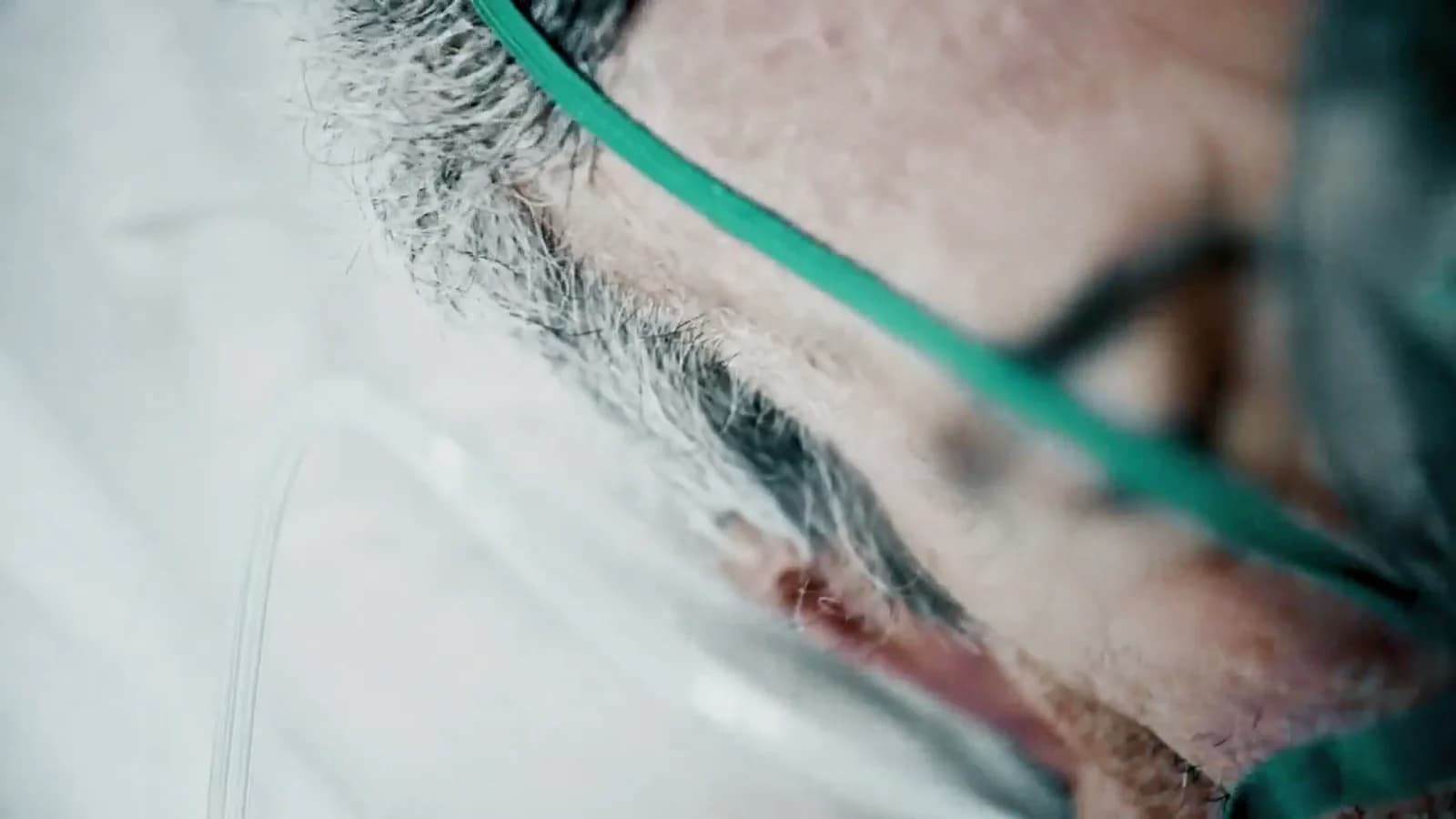 الجانب الإنساني في الحكاية